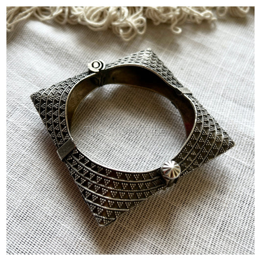 SQUARE KADA -screw type