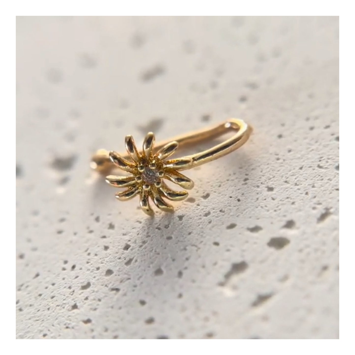 DAISY - Anti tarnish presson nosepin (PREBOOKING)