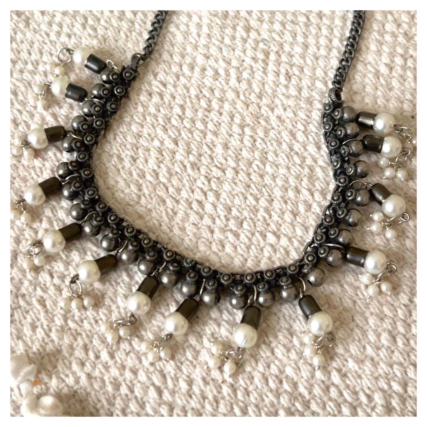 Black polish choker with white beads TSV824