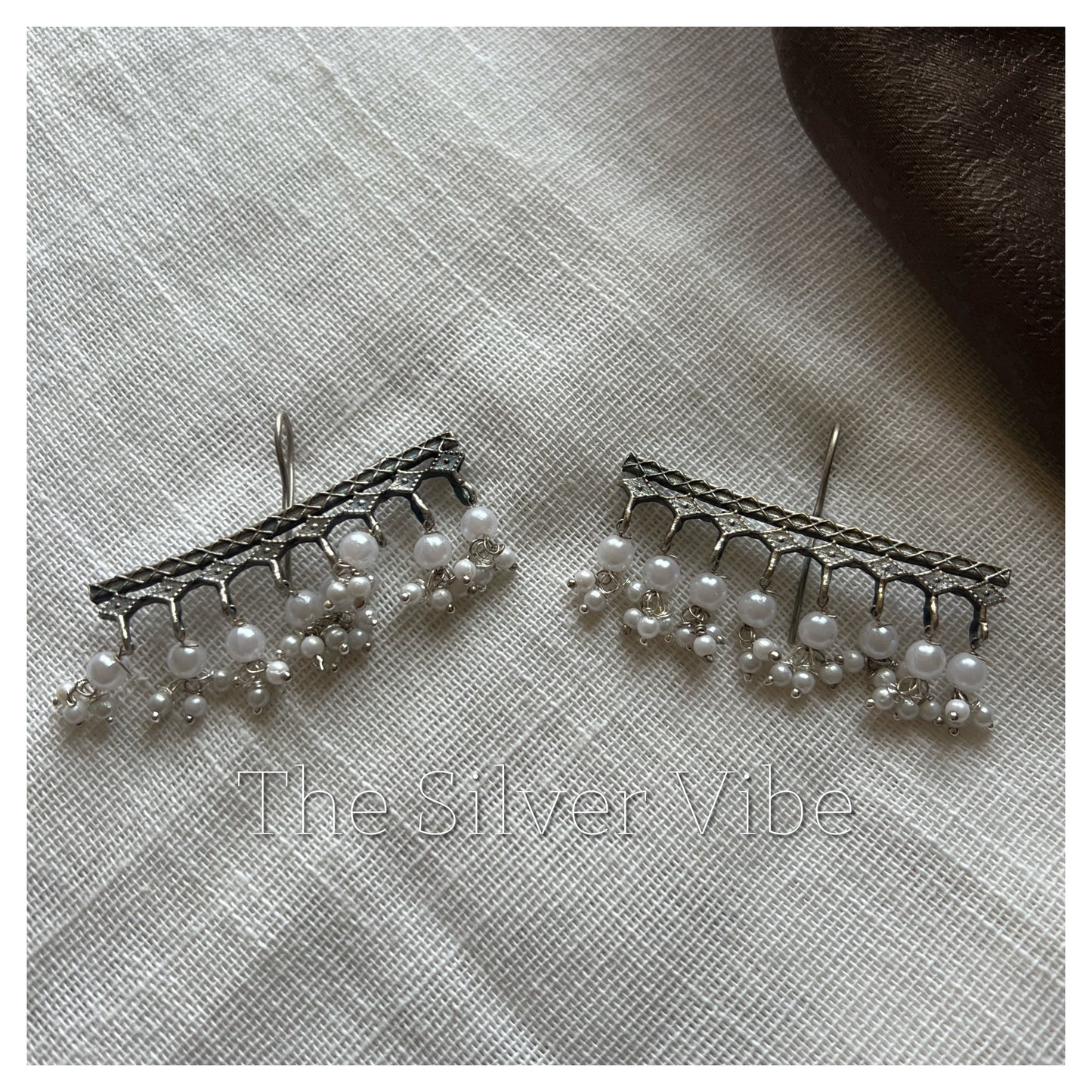 Black polished hook earrings TSV1145