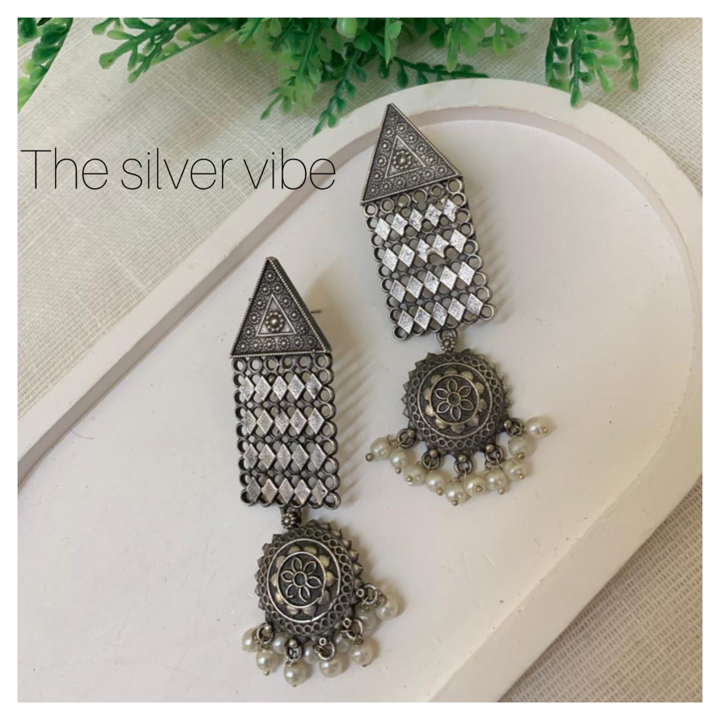 Black polished earrings 
TSV1008