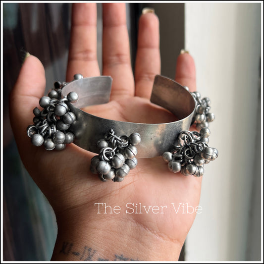 Premium chunky black polished kada