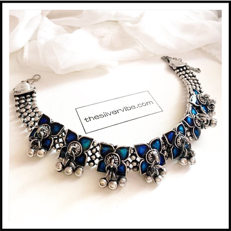 Blue tinted choker 967